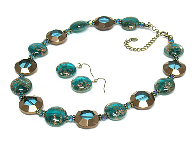 Facet glass and regin necklace and earring set