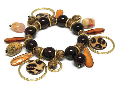 Anmail print beads and wood ball bracelet