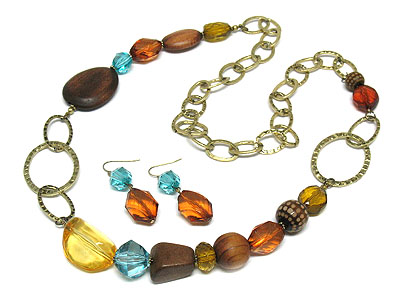 Multi beads and woods piece link long necklace and earring set