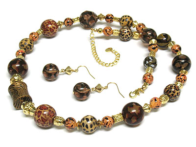 Animal print ball and woods ball necklace and earring set