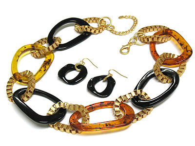 Metal and resin hoop link necklace and earring set - hoops