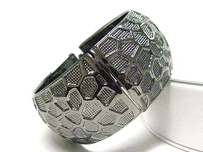 Metal look acryl hinge bangle