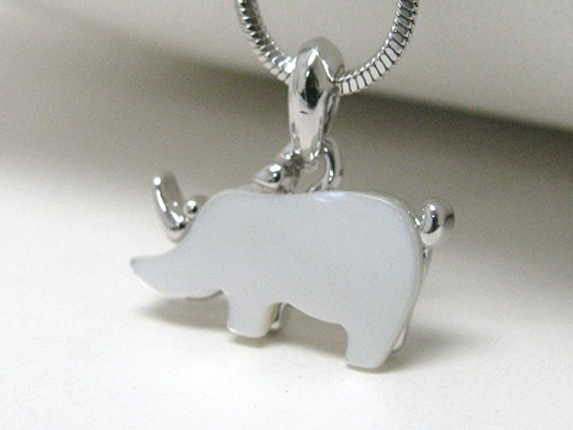 Made in korea whitegold plating mother of pearl elephant pendant necklace