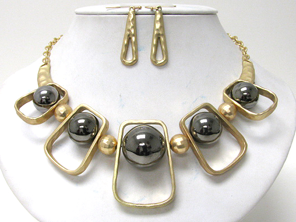 Large metal ball and open square link necklace earring set