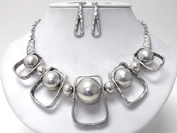 Large metal ball and open square link necklace earring set