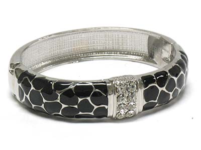 Crystal center deco hammered enamel cover hinge bangle