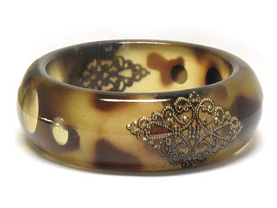 Metal abstract pattern deco inside transparent lucite bangle