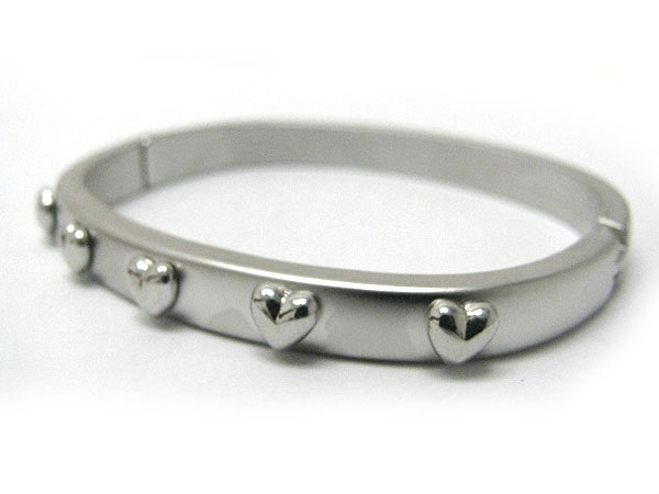 Metal heart stud hinge bangle