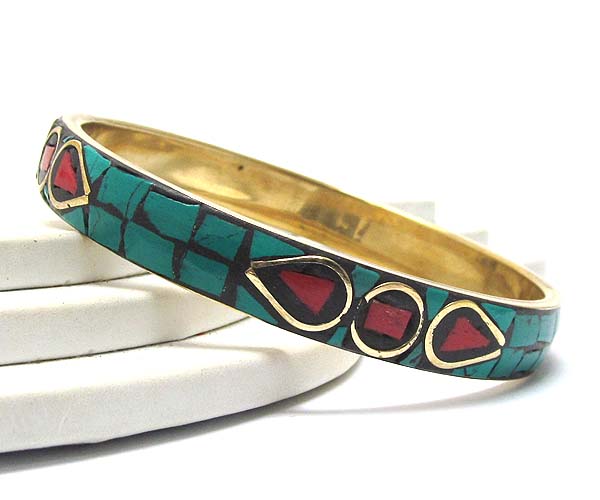 Multi turquoise tile and teardrop accent metal bengle