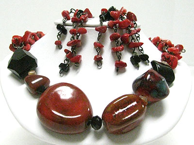 Natural stone and ceramic nugget necklace set