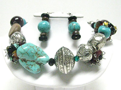 Turquoise stone and chunky metal beads link necklace set