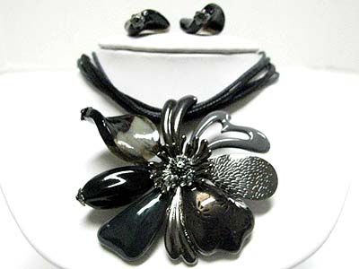 Large metal art flower pendant and cord necklace set