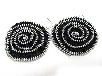 Zipper art round swirl earring 