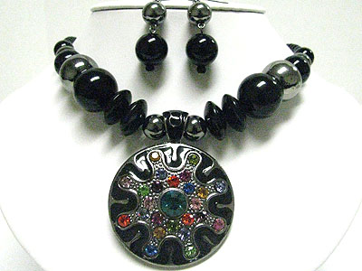 Multi color crystal deco round eameled metal pendant and beads necklace set