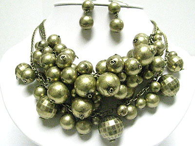 Multi row metallic ball cluster necklace set