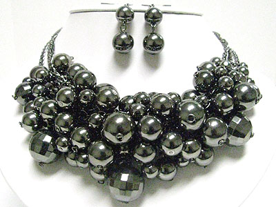 Multi row metallic ball cluster necklace set