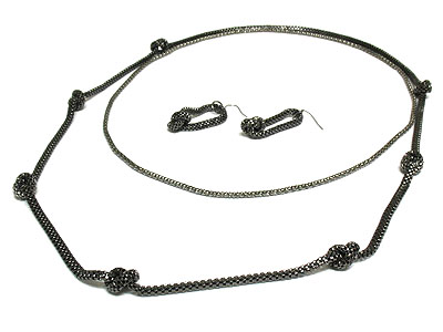 Double mesh metal tie and chain necklace set