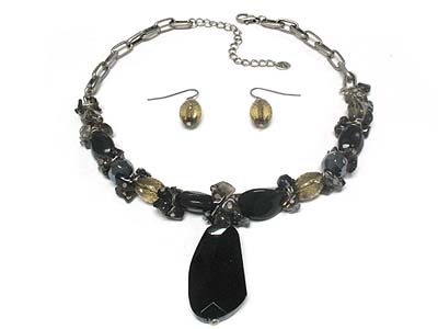 Facet cut onix pendant and multi beads strand necklace and earring set 