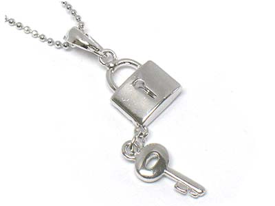 Made in korea whitegold plating small crystal key and lock necklace