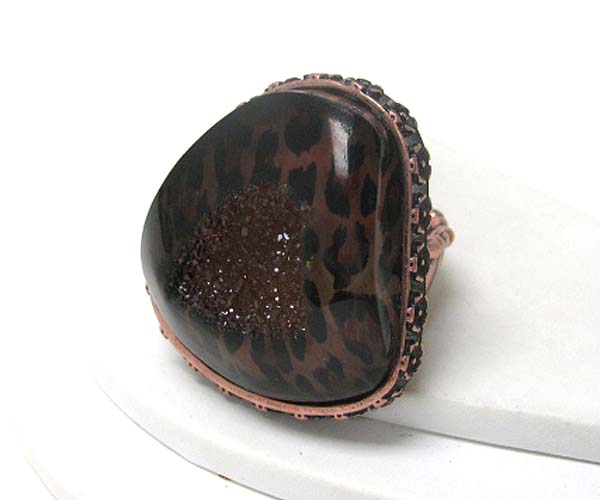 Animal print large glass stretch ring