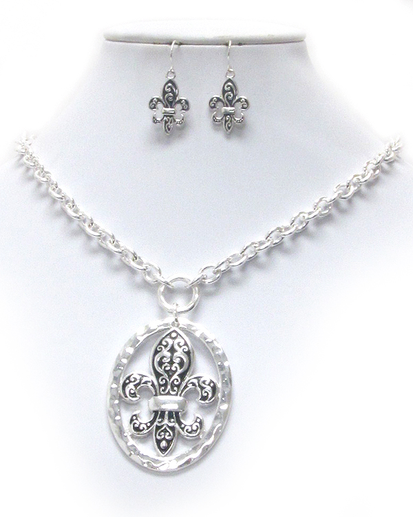 Metal filigree hammered fleur de lis pendant necklace earring set