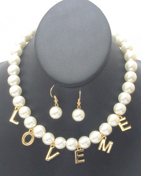 Love me dangle pearl necklace earring set