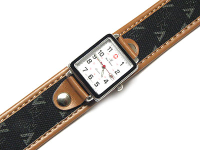 Casual look leather and tetile pattern band watch