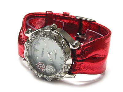 Heart floating inside metallic scarf band watch