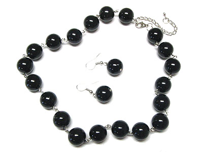 Pearl beads necklace and earring set