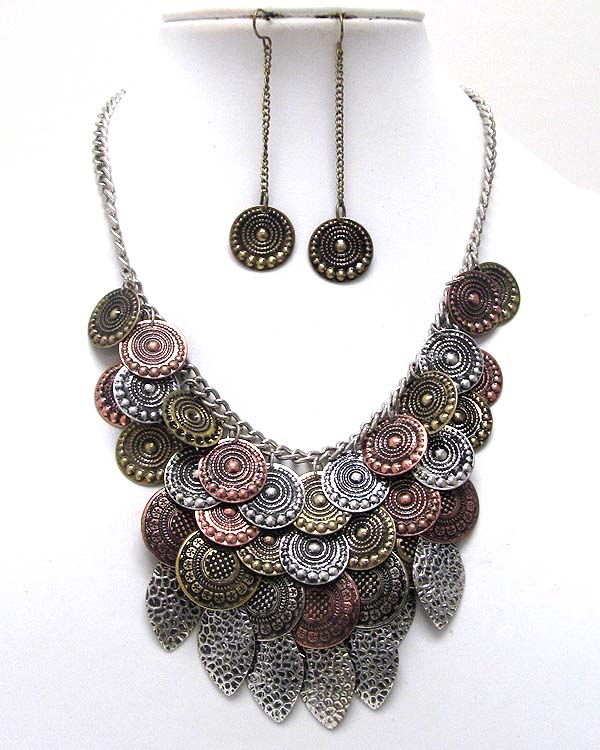 Multi textured metal disk and hammered arrowhead metal chain necklace earring set