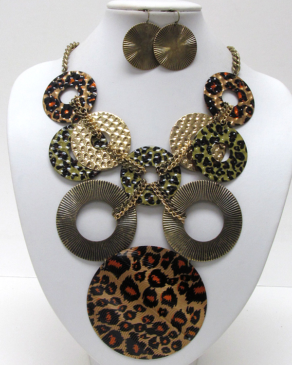 Metal hammered and textured large metal disks leopard print conetted chain necklace earring set