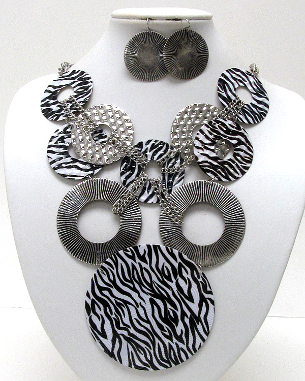 Metal hammered and textured large metal disks zebra print  conetted chain necklace earring set