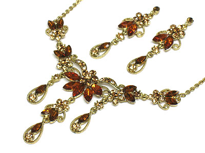 Boutique quality austrian crystal flower deco necklace and earring set