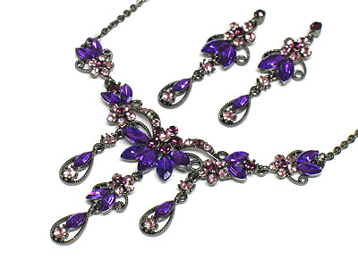 Boutique quality austrian crystal flower deco necklace and earring set