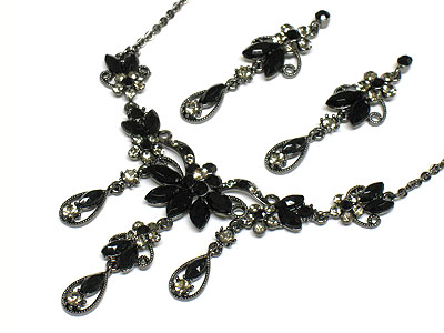 Boutique quality austrian crystal flower deco necklace and earring set