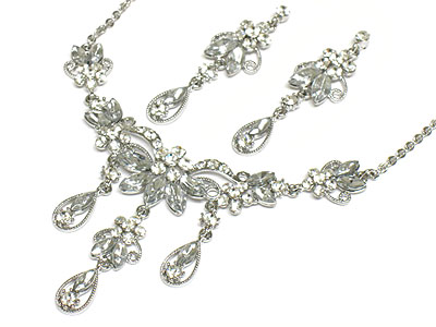 Boutique quality austrian crystal flower deco necklace and earring set