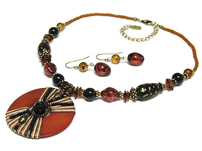 Ethnic style woods round pendant and multi resin beads necklace set