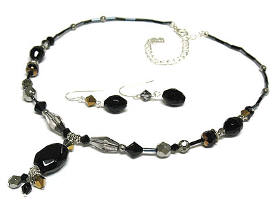 Natural stone and glass beads necklace and earring set