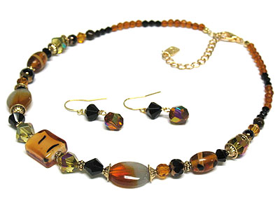 Animal print glass beads necklace and earring set