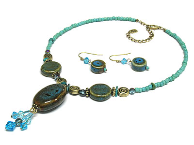 Tortoise tone figurin necklace and earring set