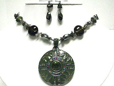 Multi color crystal deco round eameled metal pendant and beads necklace set