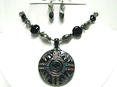 Multi color crystal deco round eameled metal pendant and beads necklace set