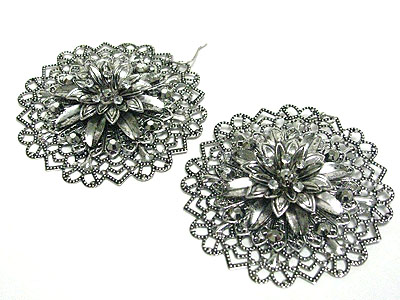 Metallic stone filigree metal flower earring