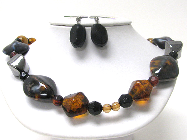 Animal theme ceramic stone and mixed beads necklace earirng set