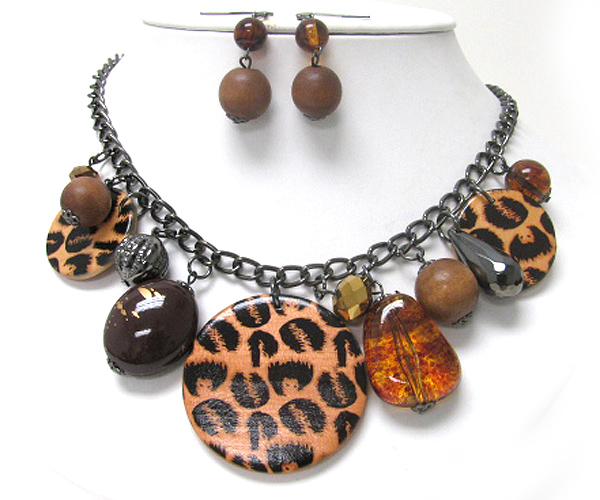 Animal pattern disk and mixed ball dangle necklace earrign set