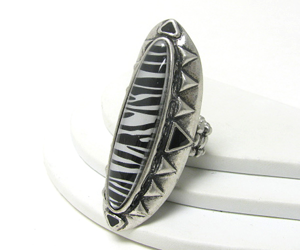 Animal pattern stone long finger stretch ring