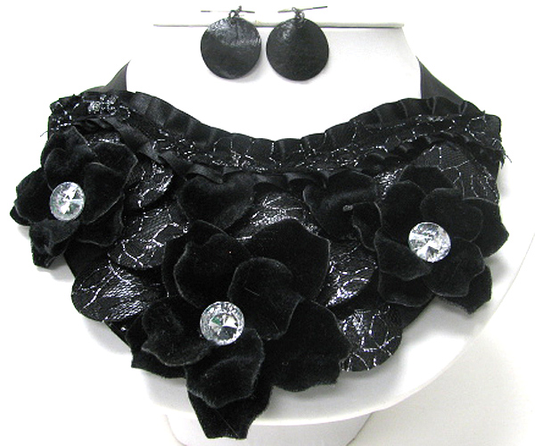 Flower and meshed acyl disk deco bib necklace earring set