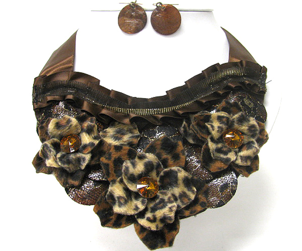 Flower and meshed acyl disk deco bib necklace earring set