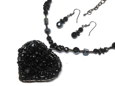 Natural chip stone deco heart pendant necklace and earring set 