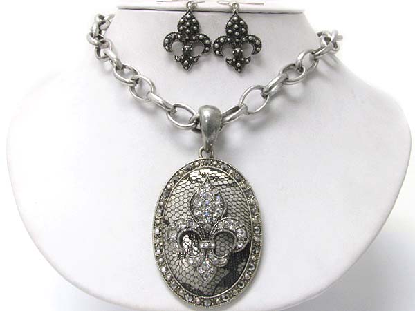 Crystal stud fleur de lis metal and mesh oval pendant neckalce earring set